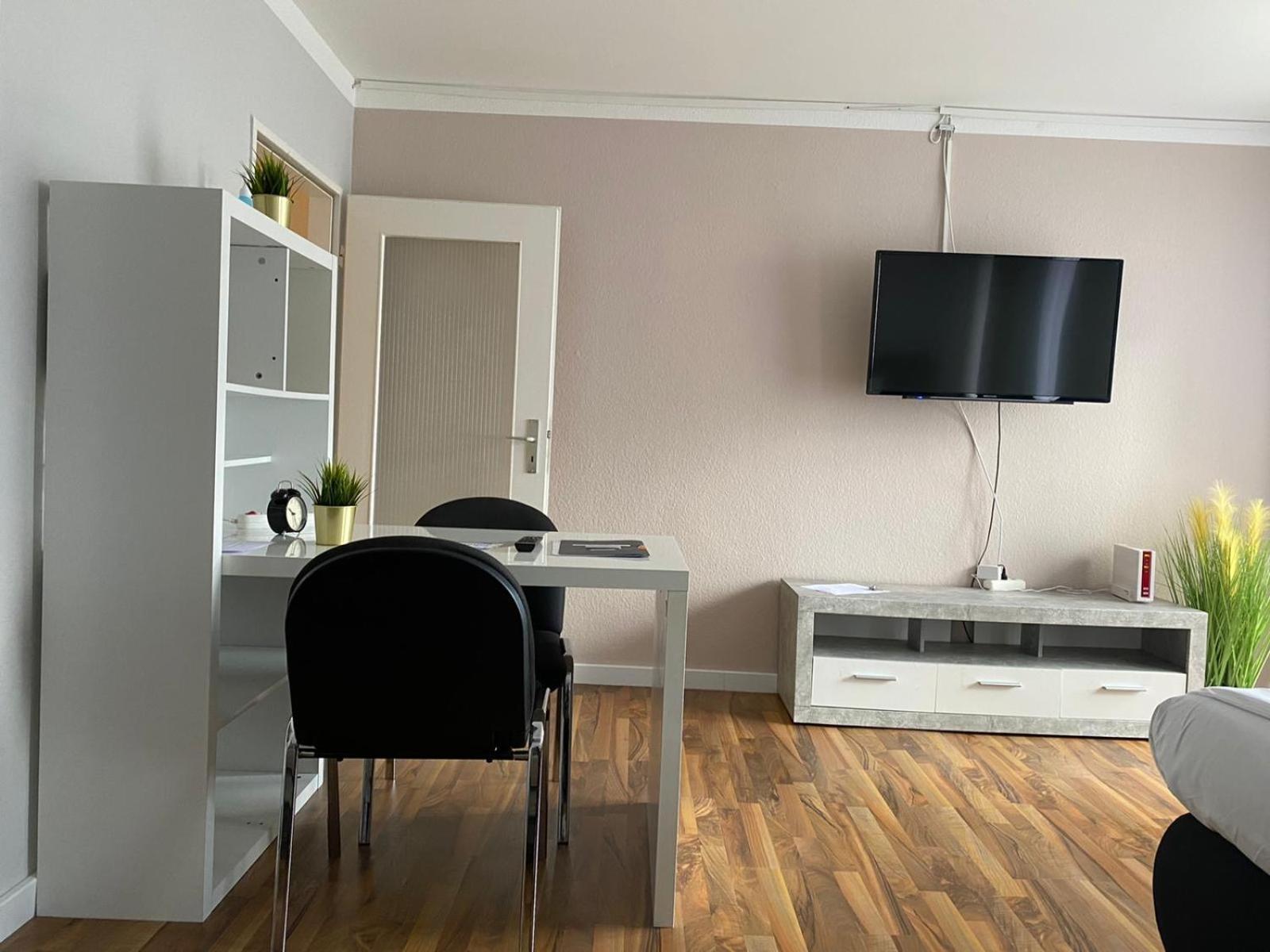 1,5-Zimmer Apartment Mit Balkon Am Hauptbahnhof Neumuenster Exterior photo